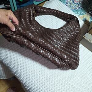 AMAZON ESSENTIALS WOVEN HOBO SHOULDER BAG